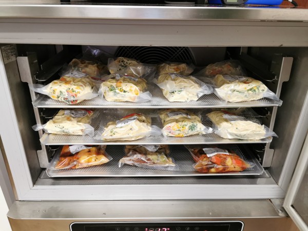 Machine sous vide et cellule de refroidissement