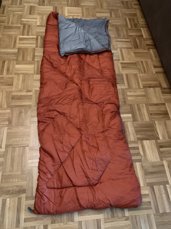 Sac de couchage rouge