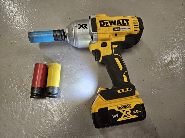 Clé à choc / déboulonneuse