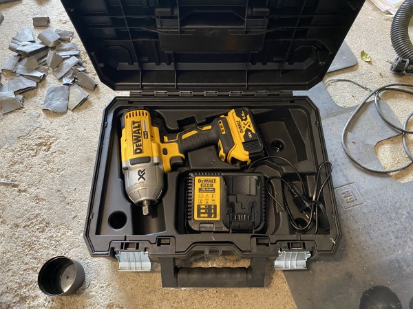 Clé à chocs DeWalt DCF899 - 1 ou 2 batteries