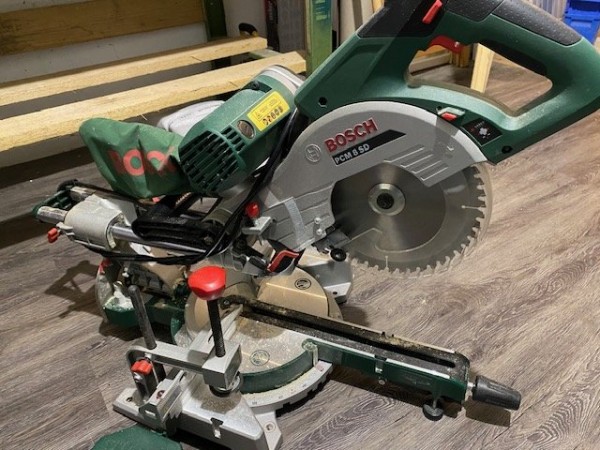 Scie à onglet radiale