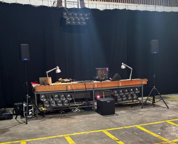 Sono complète (enceintes, pieds, caisson de basse, cable)